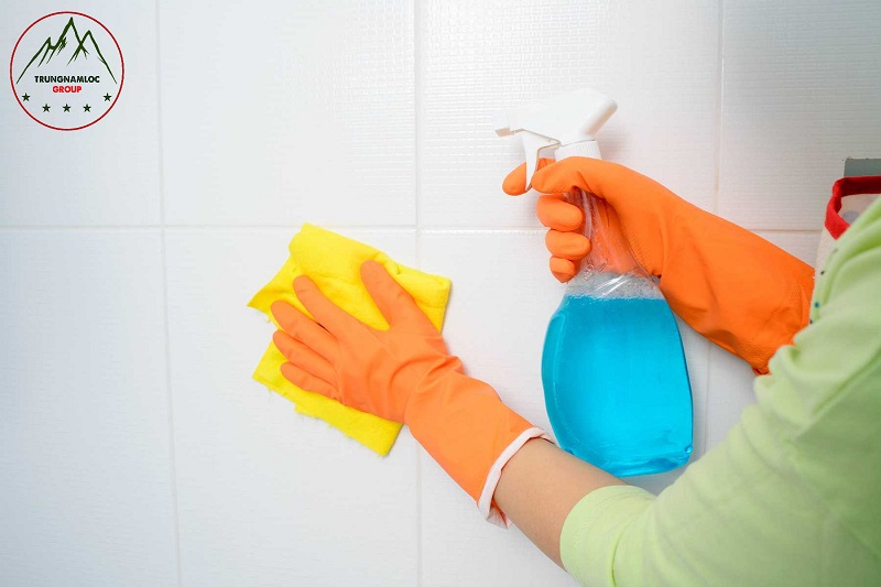 Lau chùi toilet sạch sẽ